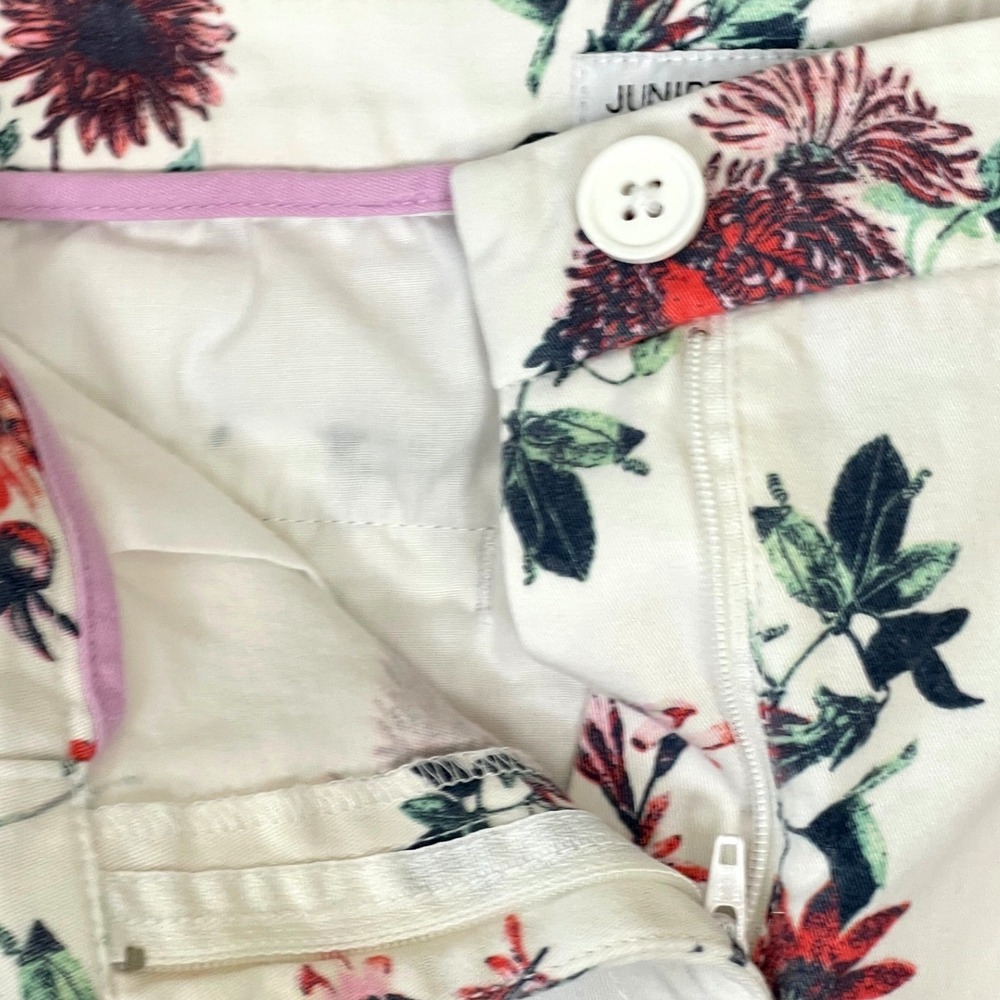 Juniper + Lime‎ Women White Red Floral Cuffed Chino Stretch Shorts Size 4 - Picture 8 of 13